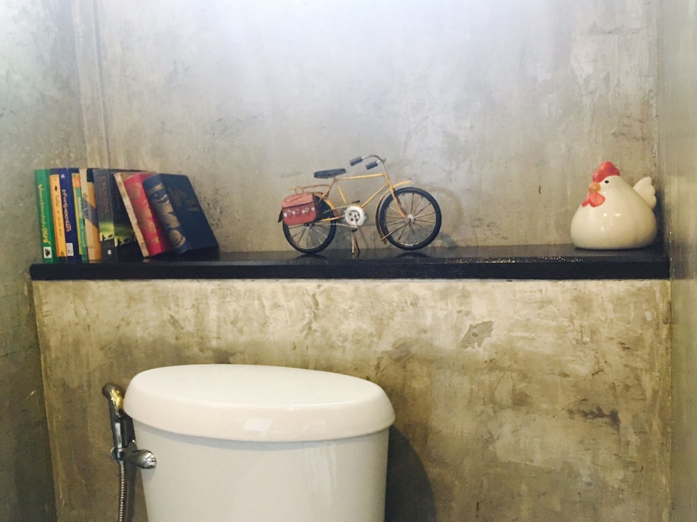 talardkao balcony krabi hostel