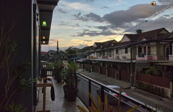 talardkao balcony krabi hostel