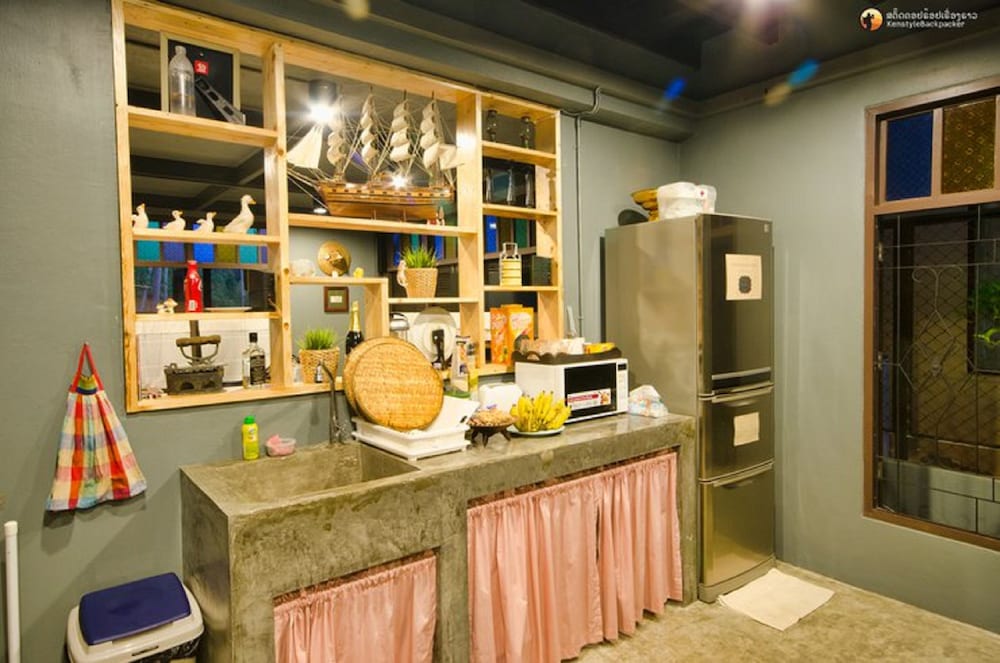 talardkao balcony krabi hostel