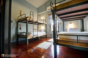 talardkao balcony krabi hostel