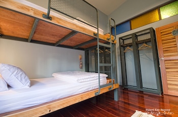 talardkao balcony krabi hostel