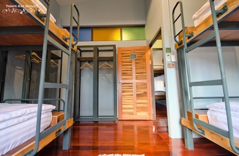 talardkao balcony krabi hostel