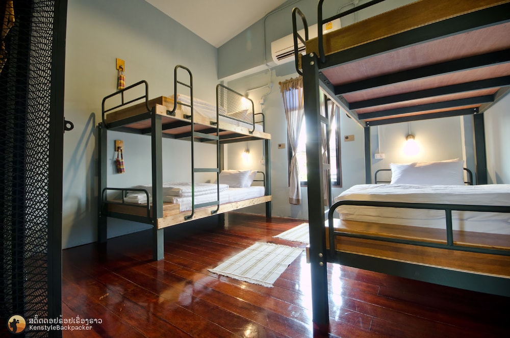 talardkao balcony krabi hostel