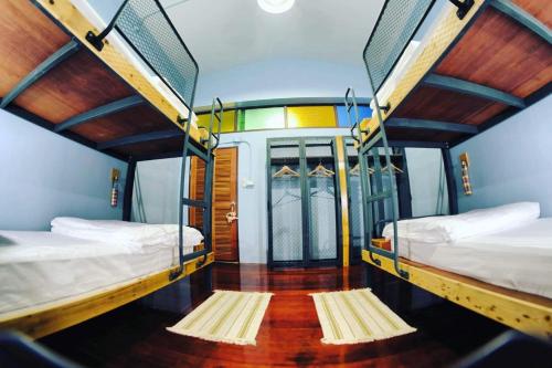 talardkao balcony krabi hostel