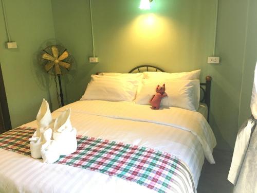 talardkao balcony krabi hostel