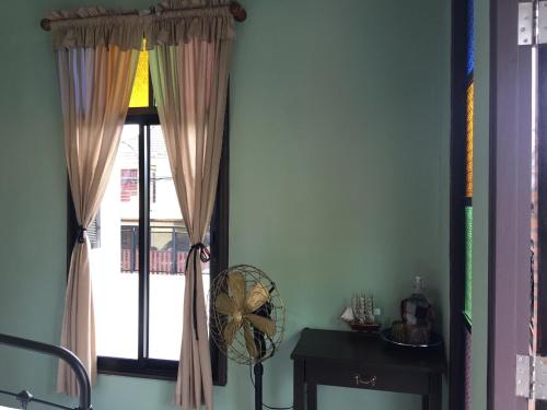 talardkao balcony krabi hostel