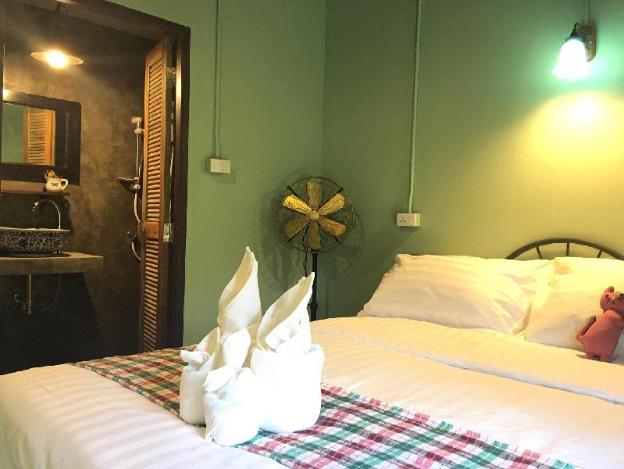 talardkao balcony krabi hostel