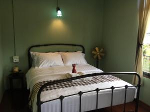 talardkao balcony krabi hostel