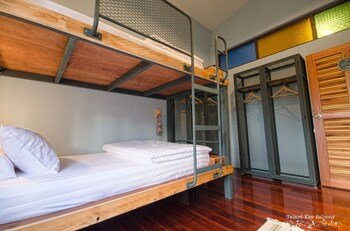 talardkao balcony krabi hostel