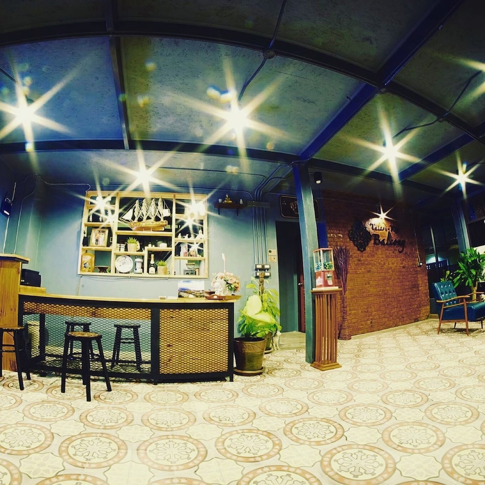 talardkao balcony krabi hostel