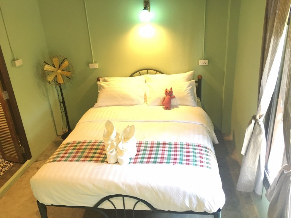 talardkao balcony krabi hostel