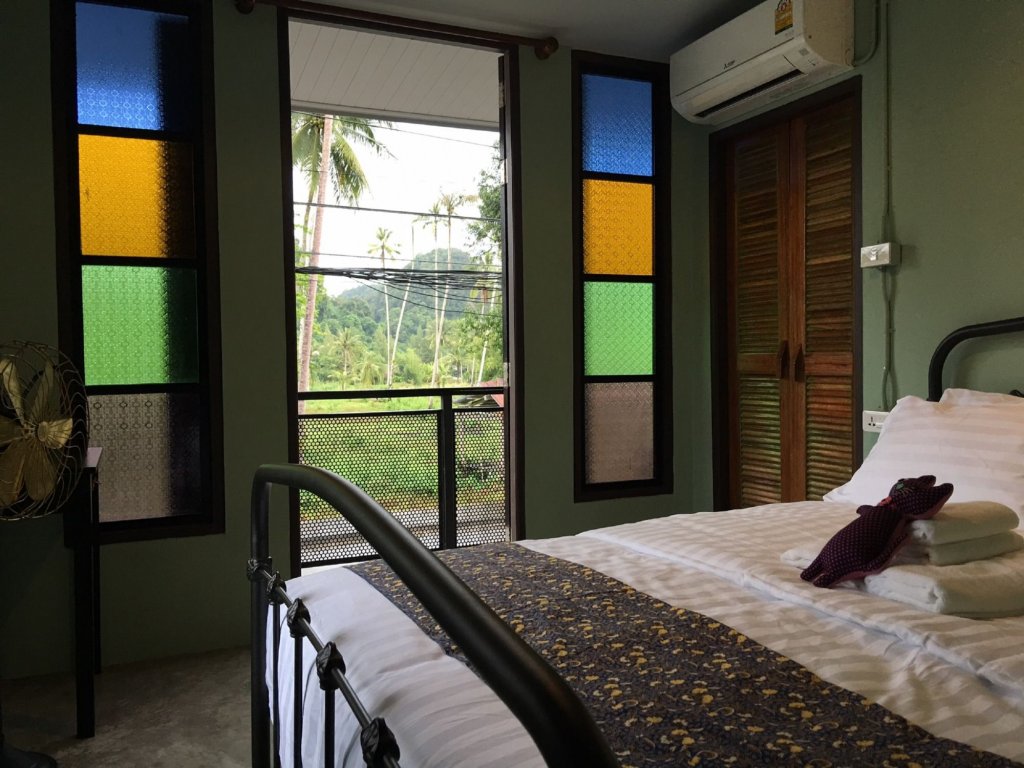 talardkao balcony krabi hostel