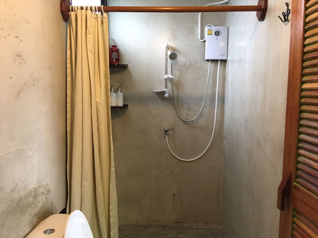 talardkao balcony krabi hostel