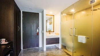 b2 pai premier resort