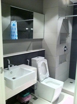 thanyalak at the gallery condominium