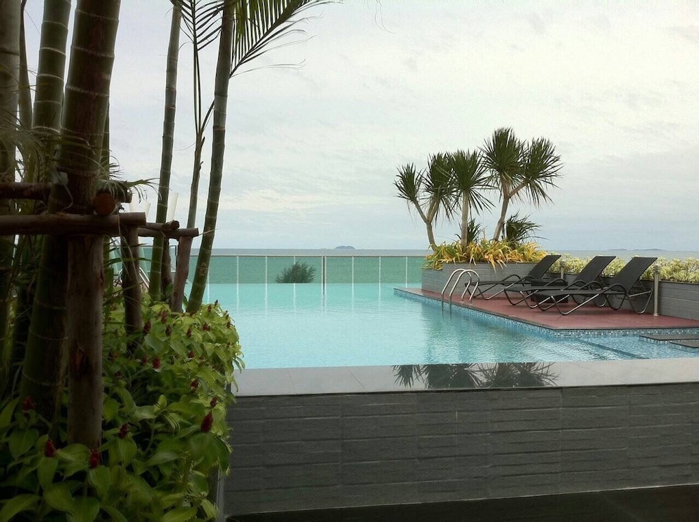 thanyalak at the gallery condominium