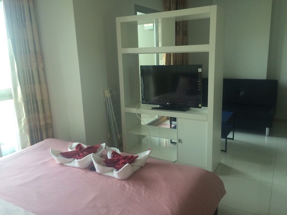 thanyalak at the gallery condominium