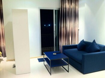 thanyalak at the gallery condominium