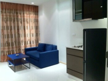 thanyalak at the gallery condominium