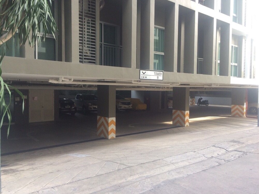 thanyalak at the gallery condominium