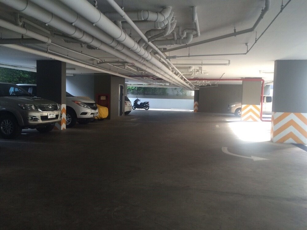 thanyalak at the gallery condominium