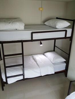 bangkok check inn hostel