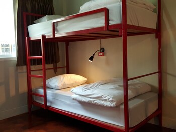 bangkok check inn hostel