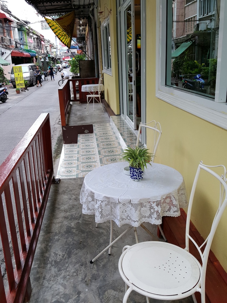 bangkok check inn hostel