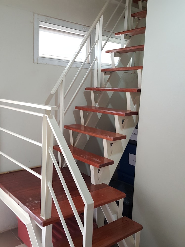 bangkok check inn hostel