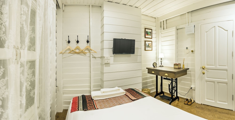 baan kachitpan adults only