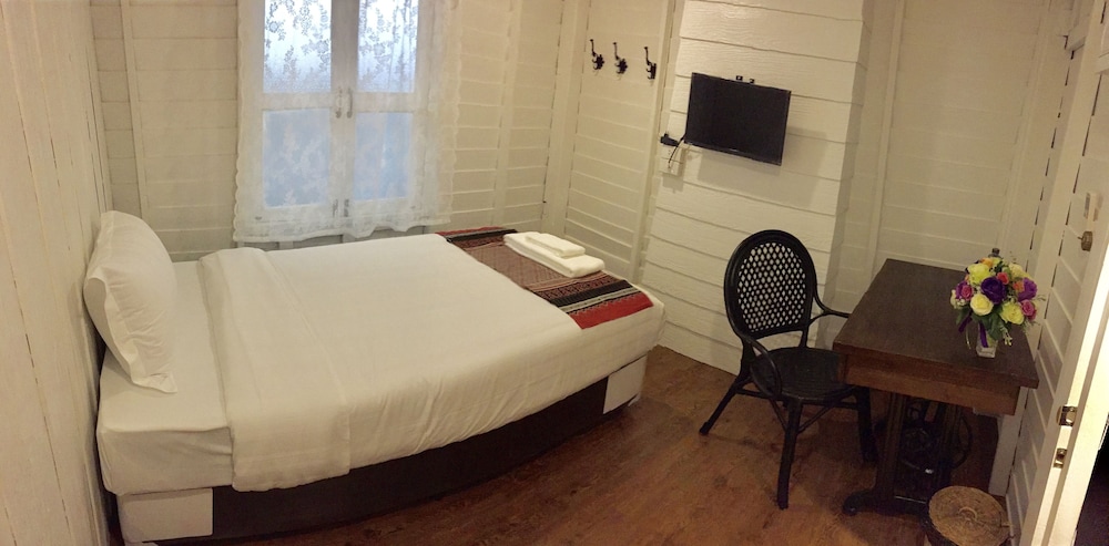 baan kachitpan adults only