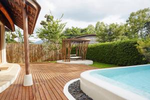 boribot pool resort