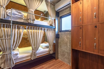 siam plug in hostel