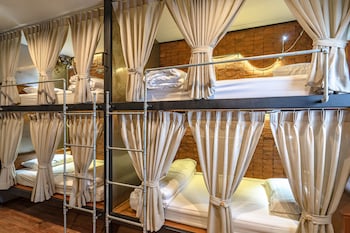 siam plug in hostel