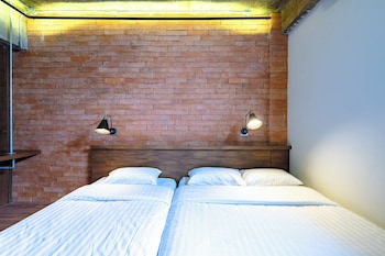 siam plug in hostel