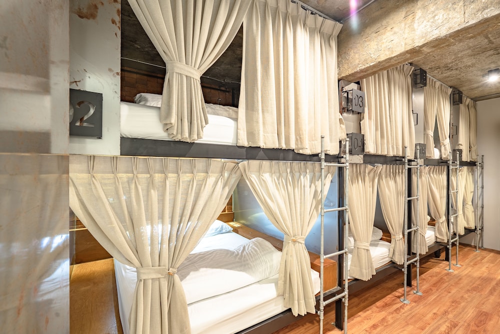 siam plug in hostel