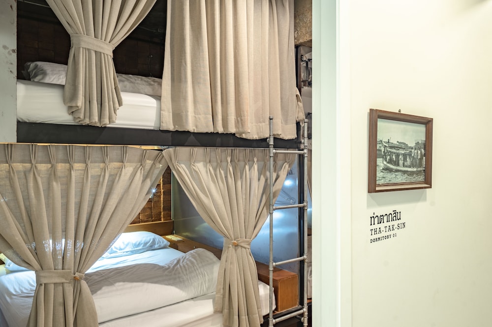 siam plug in hostel