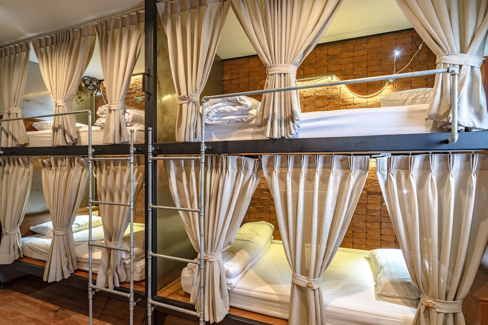 siam plug in hostel