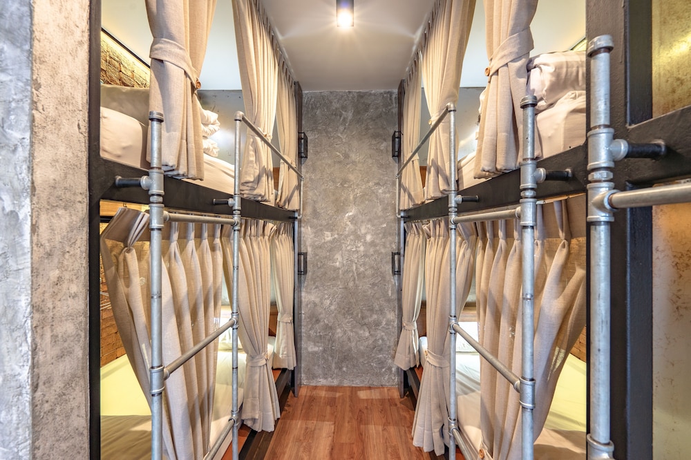 siam plug in hostel