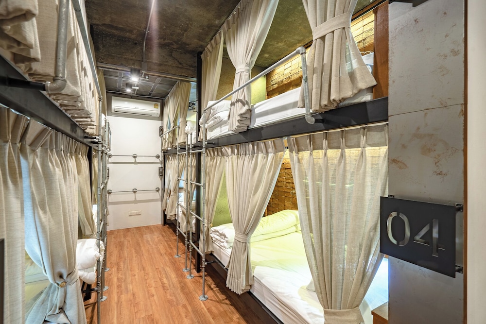 siam plug in hostel