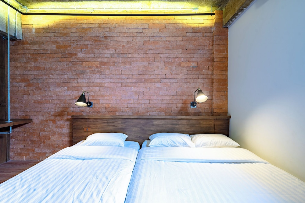 siam plug in hostel