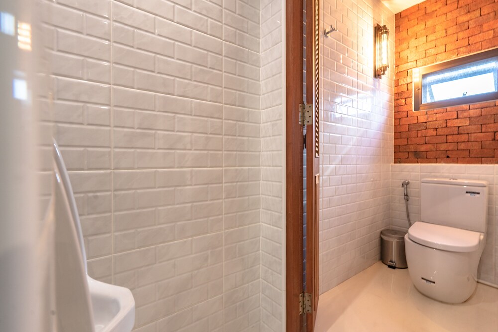 Siam Plug In Hostel,In Bangkok (Khlong San),2 star