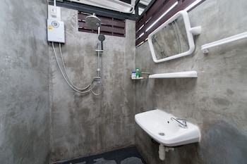 nang ta yon at ban thap chang hostel
