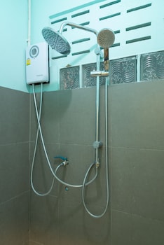 nang ta yon at ban thap chang hostel