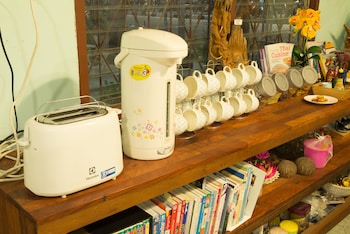 nang ta yon at ban thap chang hostel