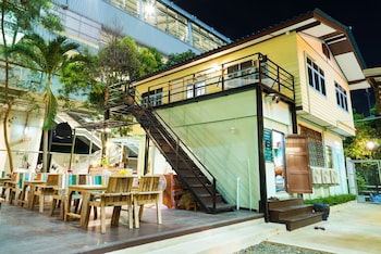 nang ta yon at ban thap chang hostel
