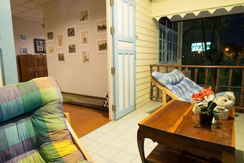 nang ta yon at ban thap chang hostel