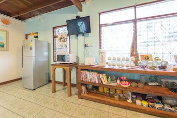 nang ta yon at ban thap chang hostel