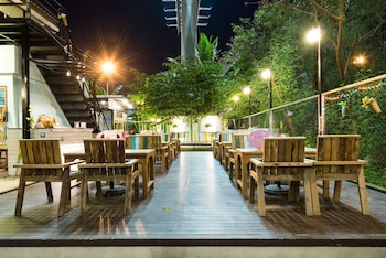 nang ta yon at ban thap chang hostel