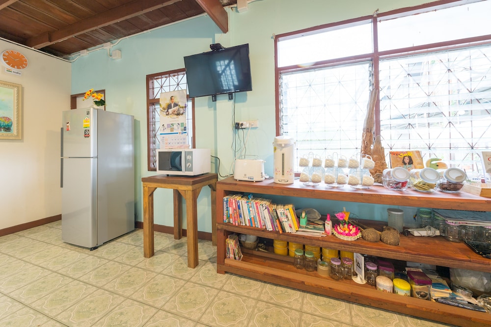 nang ta yon at ban thap chang hostel